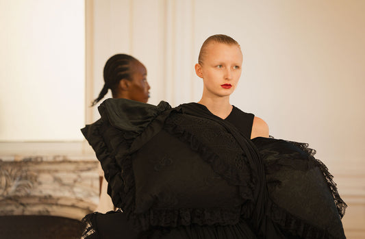 As I Am prend d'assaut la semaine de la mode à Paris : Une affaire glamour avec Caroline Hu et Rutger