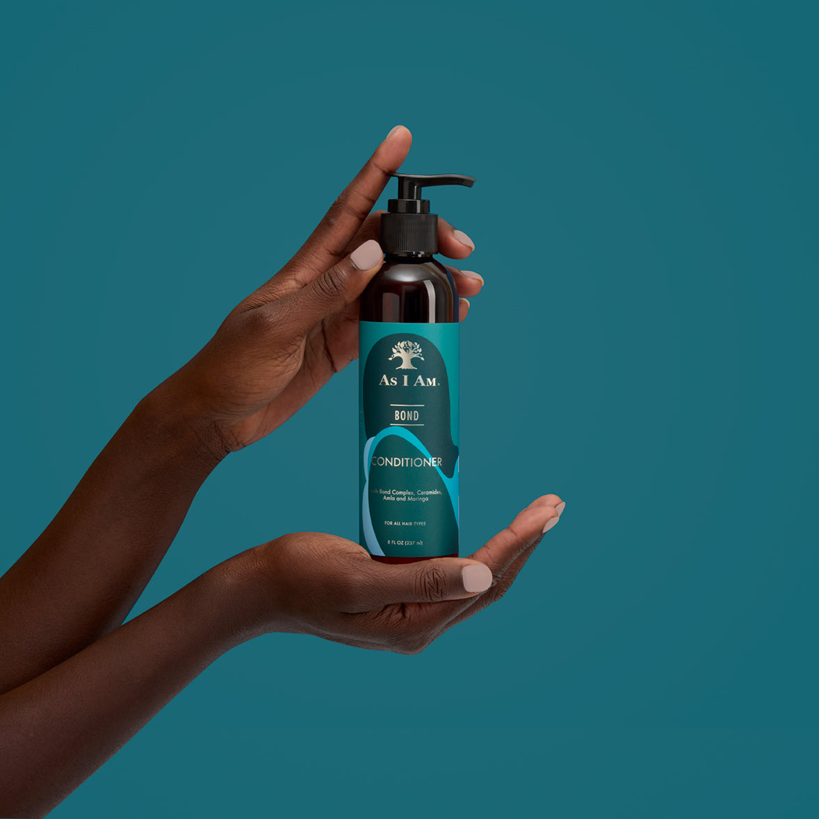 Bond Conditioner by As I Am - Un conditionneur riche et réparateur qui nourrit et renforce les cheveux en profondeur. Conçue pour réparer les dommages et améliorer la santé des cheveux, cette formule ajoute de l'humidité et de la douceur, laissant les cheveux doux, brillants et résistants.