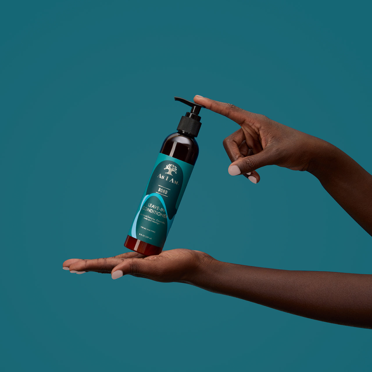 Bond Leave-In by As I Am - Un traitement léger sans rinçage qui renforce et protège les cheveux. Cette formule nourrissante aide à améliorer l'élasticité des cheveux, à réduire les frisottis et à améliorer la rétention de l'humidité, laissant vos cheveux lisses, hydratés et faciles à coiffer.