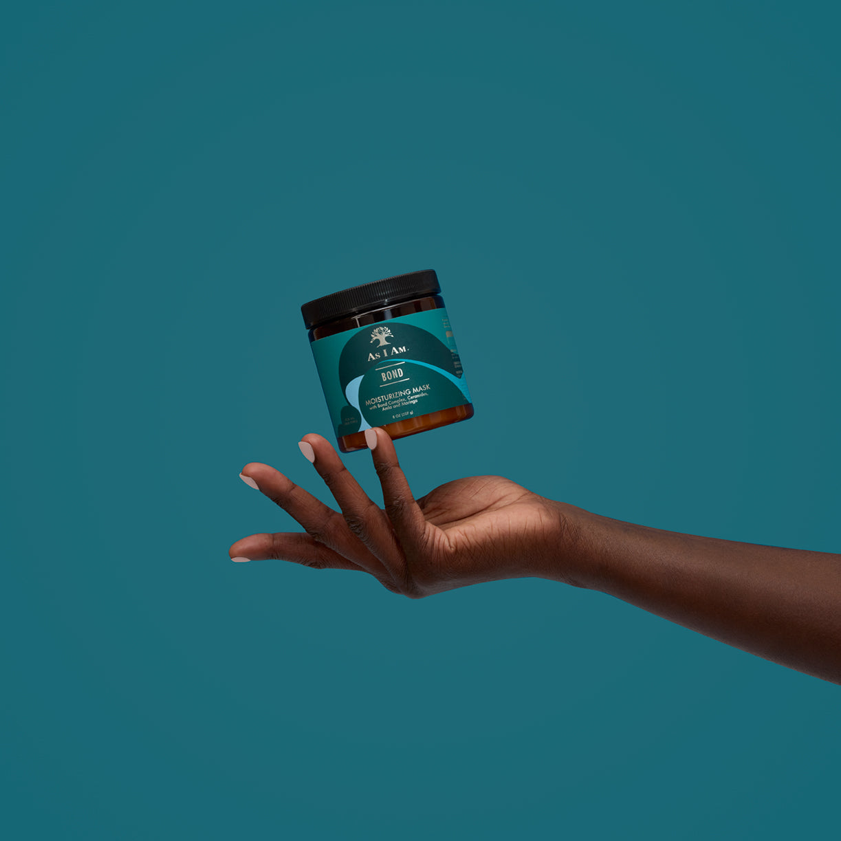 Bond Mask de As I Am - Un traitement revitalisant en profondeur qui répare et renforce les cheveux de l'intérieur. Enrichi d'ingrédients hydratants, ce masque aide à restaurer les cheveux abîmés, en améliorant leur élasticité et en les laissant lisses, hydratés et revitalisés.