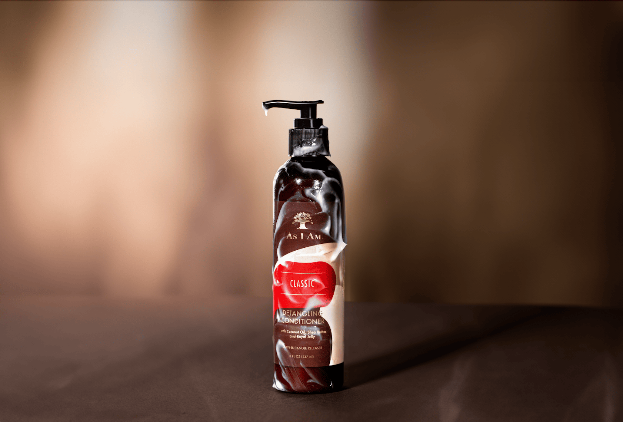 Après-shampooing démêlant As I Am - une formule riche et crémeuse conçue pour lisser les nœuds, faciliter le peignage et hydrater les cheveux texturés.