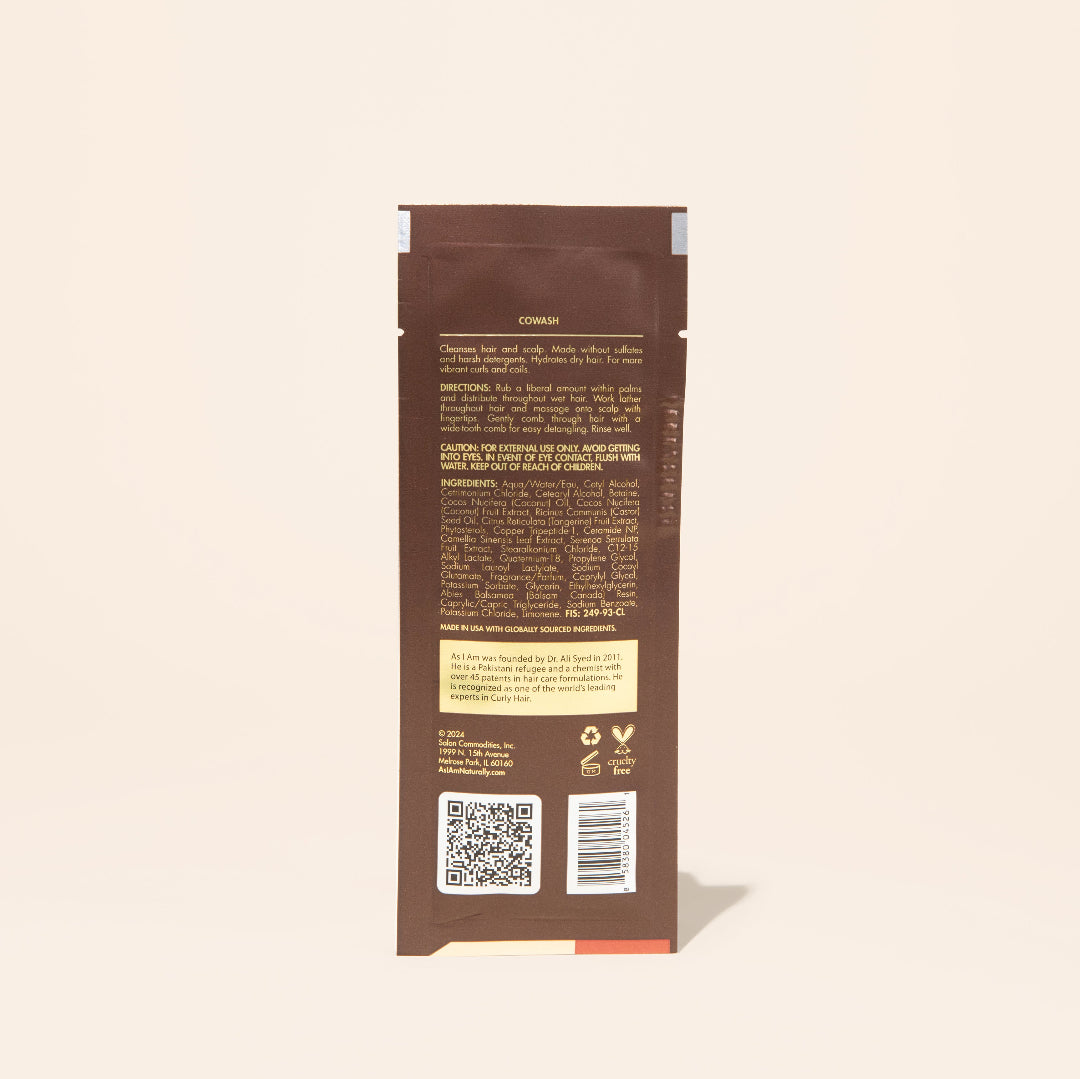 AS I AM Coconut CoWash en sachet de 1 oz, avec une texture crémeuse et onctueuse, nettoie et soigne en douceur en une seule étape, éliminant les accumulations tout en hydratant et en démêlant les cheveux texturés avec un parfum rafraîchissant de noix de coco.