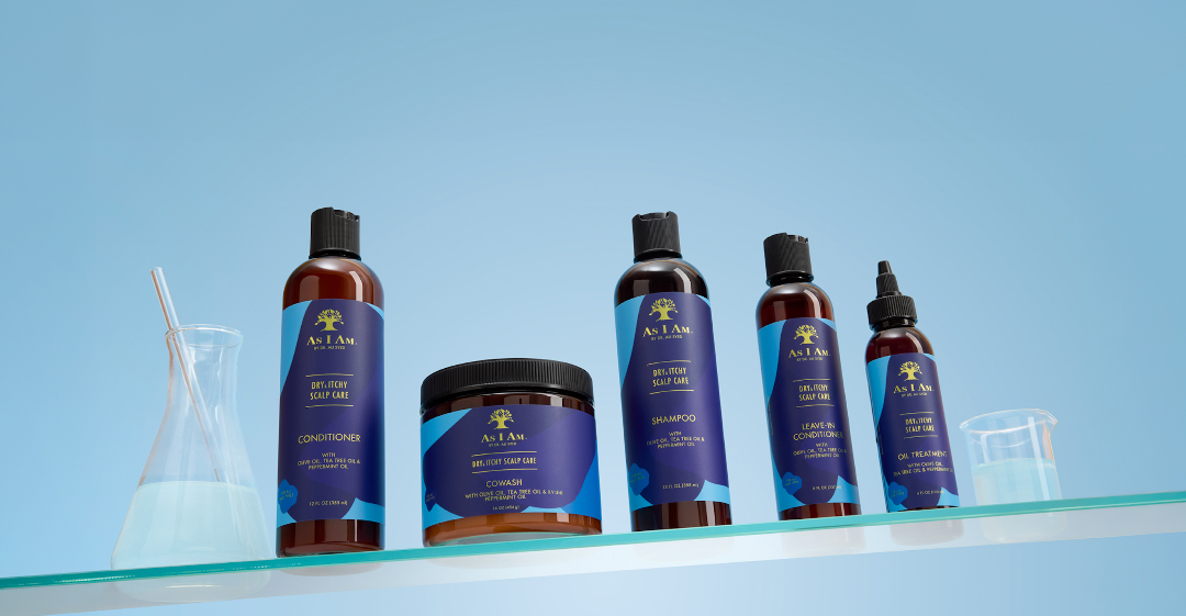 As I Am Dry & Itchy Scalp Care Collection, une ligne de soins capillaires spécialisée conçue pour soulager les pellicules, apaiser les irritations et hydrater le cuir chevelu.