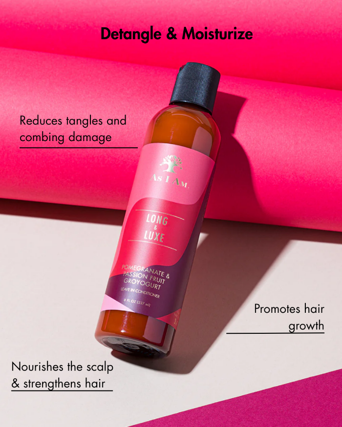 Flacon de produit capillaire avec étiquette rose sur fond rose et blanc