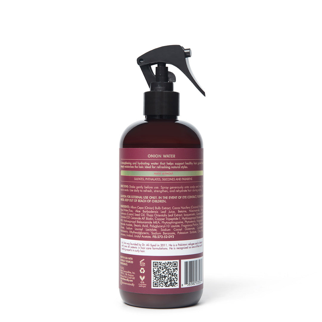 Bouteille avec vaporisateur sur fond blanc