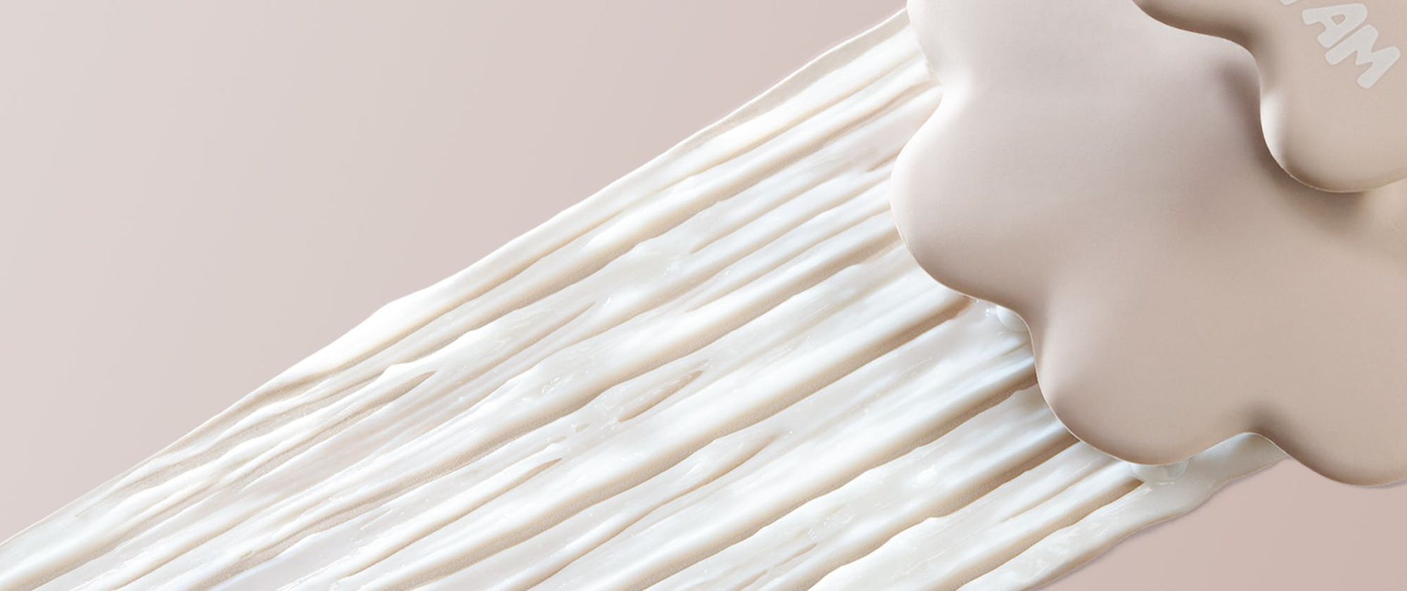 brosse beige pour le cuir chevelu bannière avec produit