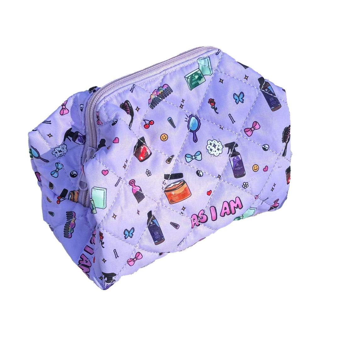 Sac à cosmétiques As I Am - un organisateur de beauté élégant et durable (8,65" x 3,95" x 5"), conçu pour ranger vos essentiels en toute sécurité, avec style et commodité.