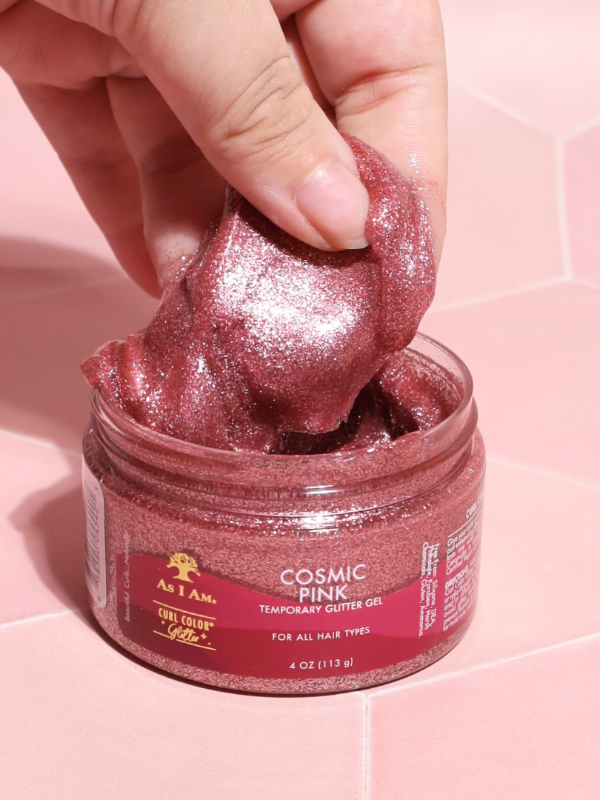 As I Am Curl Color Glitter Collection, qui propose des colorations temporaires vibrantes au fini chatoyant, conçues pour les boucles et les spires.