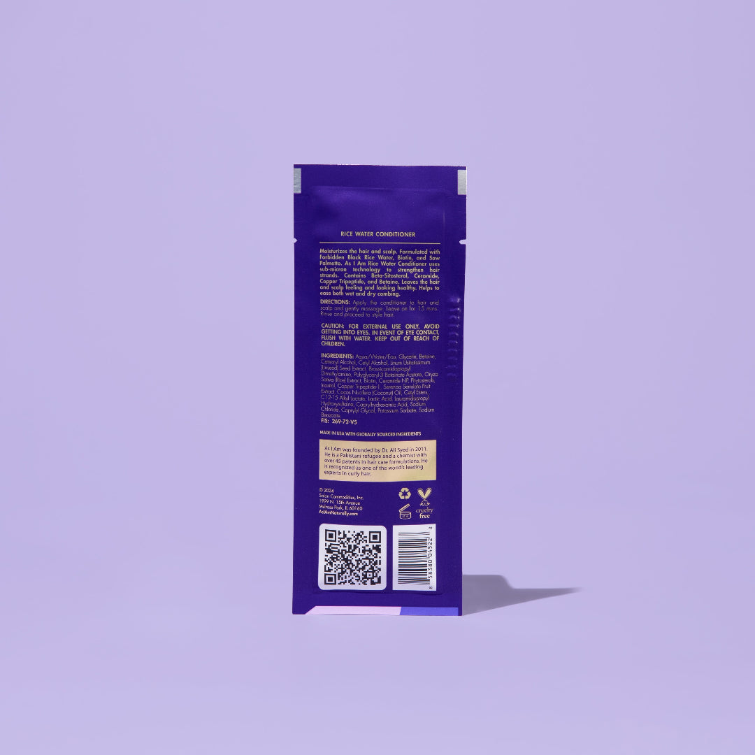 L'après-shampoing à l'eau de riz AS I AM, en sachet de 1 oz, présente une texture riche et crémeuse avec un fini blanc nacré. Il est formulé pour hydrater en profondeur, renforcer et démêler les cheveux texturés tout en favorisant la croissance des cheveux, en prévenant la chute des cheveux et en luttant contre la casse des cheveux.