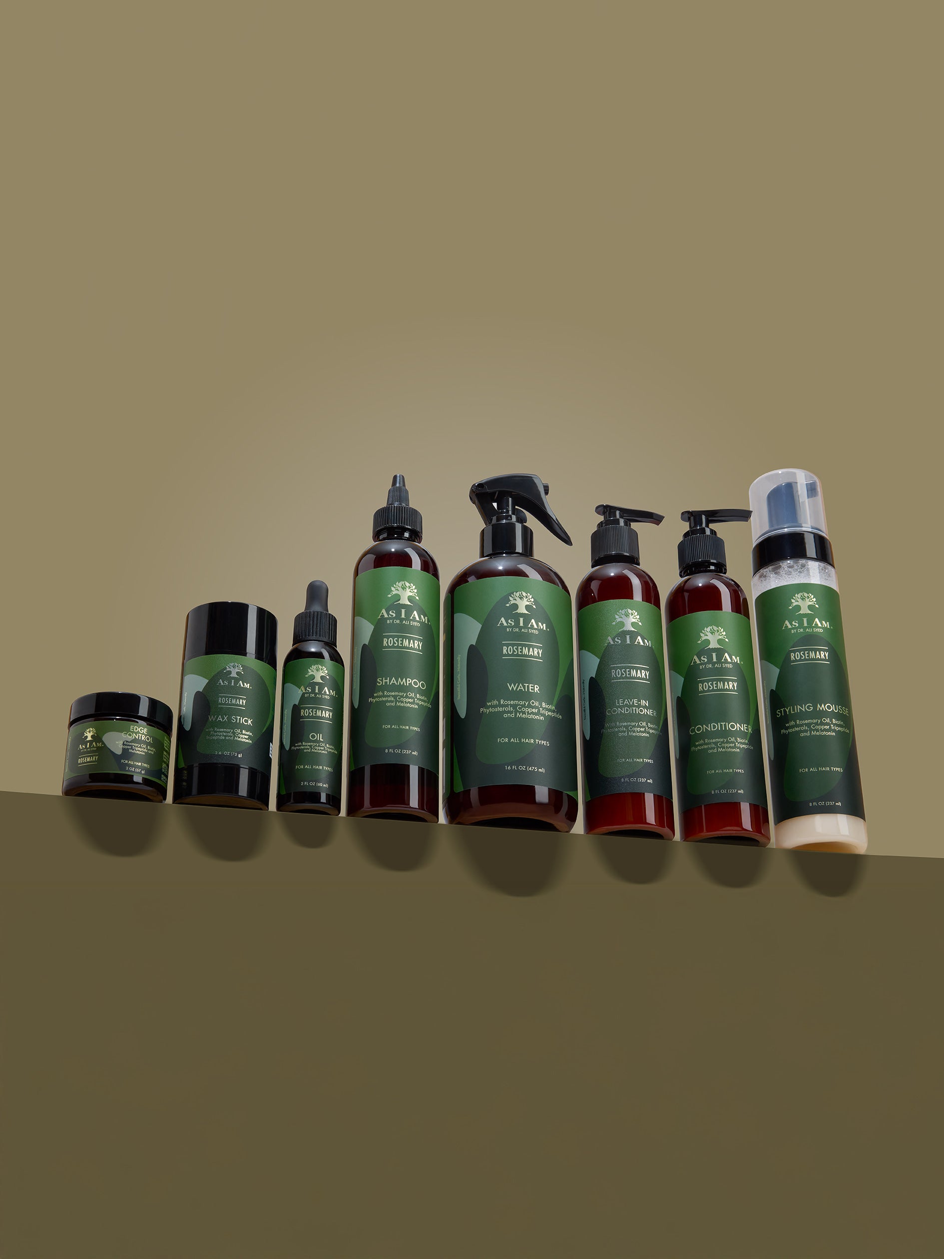 Gamme de produits de soins pour la peau avec des flacons et des contenants verts et marron sur un fond assorti.