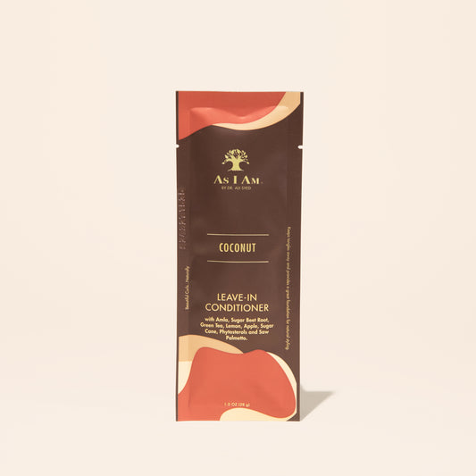 AS I AM Leave-In Conditioner en sachet de 1 oz, avec une texture légère et crémeuse, conçue pour lisser la cuticule, hydrater, faciliter le démêlage et préparer les cheveux texturés au coiffage tout en favorisant la brillance et la maniabilité.