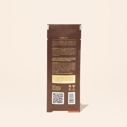 AS I AM Curling Jelly, en sachet de 1 oz, présente une texture claire, semblable à un gel, conçue pour définir les boucles et les spirales, minimiser les frisottis et offrir une tenue durable avec de la brillance et du rebond.