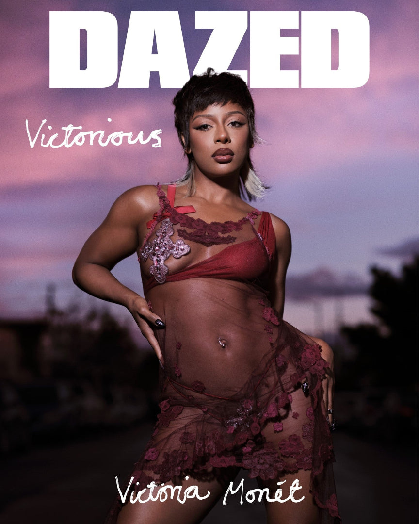 L'artiste Victoria Monét, lauréate d'un Grammy, brille dans le magazine Dazed, qui présente As I Am. Célébrant la beauté, l'expression personnelle et la santé des cheveux, l'article met en avant les produits nourrissants d'As I Am conçus pour les cheveux texturés. Découvrez l'histoire de ce partenariat et le pouvoir d'embrasser les boucles naturelles.