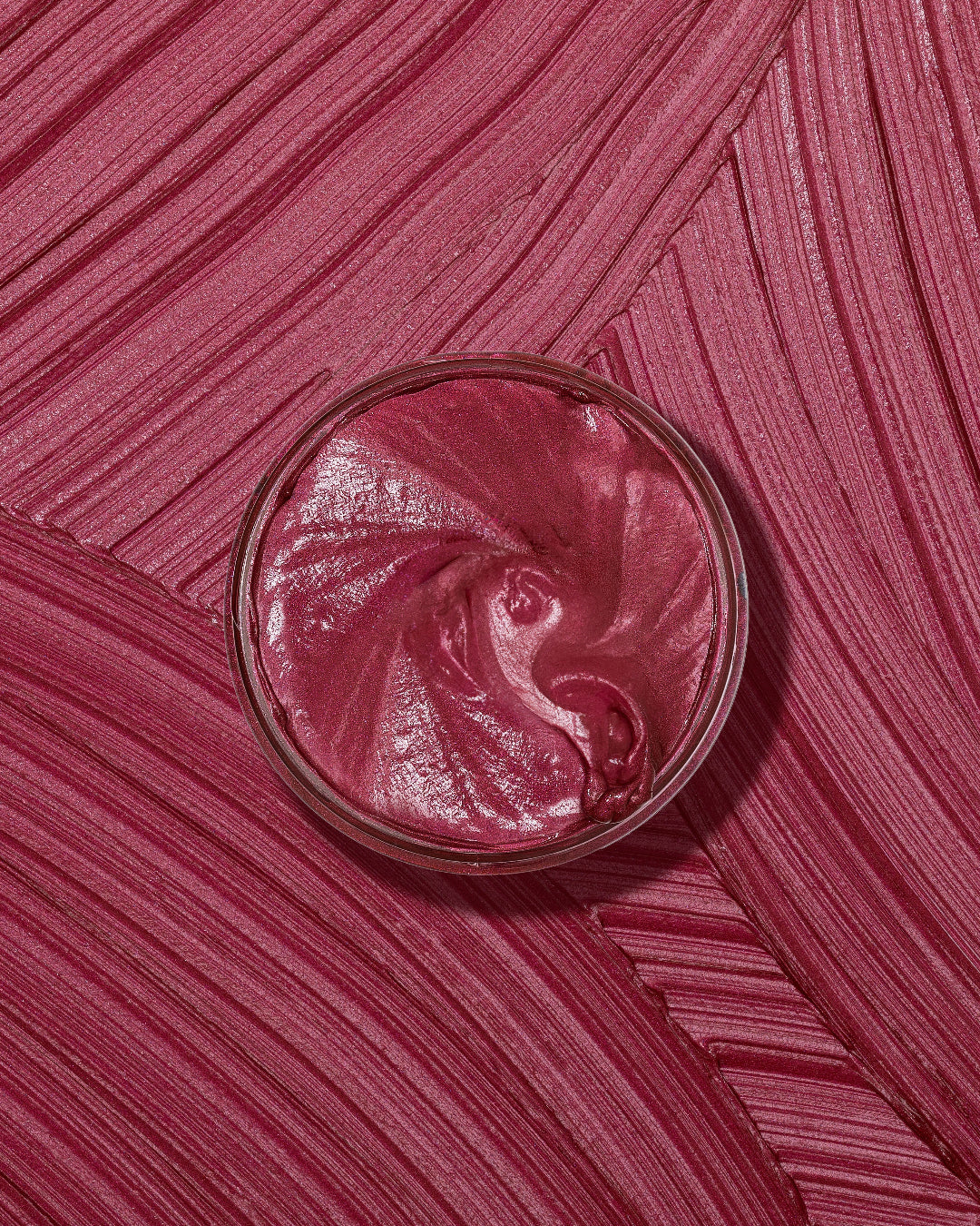 Curl Color in Burgundy de As I Am, une coloration temporaire au fini riche et pailleté, conçue pour rehausser les boucles et les spirales d'une texture vibrante.